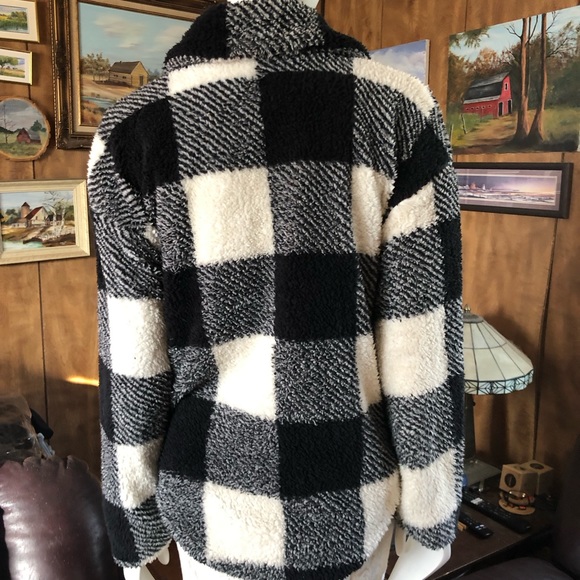 Fuzzy Jacket/Shacket/Sweater - Picture 7 of 9